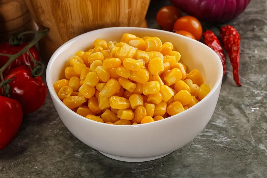 What role does corn's fiber content play in promoting digestive health?