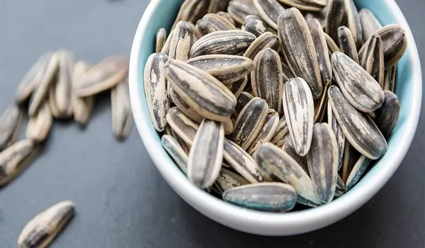 How to eat sunflower seeds for maximum nutrition?