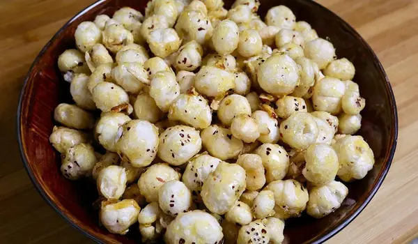 Snack Your Way to Wellness: Exploring Makhana..