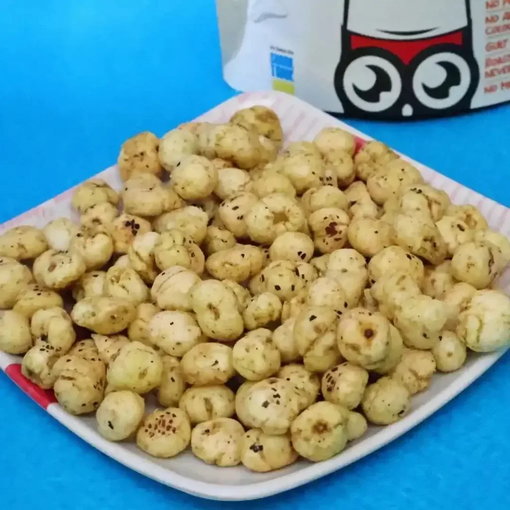 How Does the Refreshing Taste of Pudina Makhana Complement Its Crunchy Texture?
