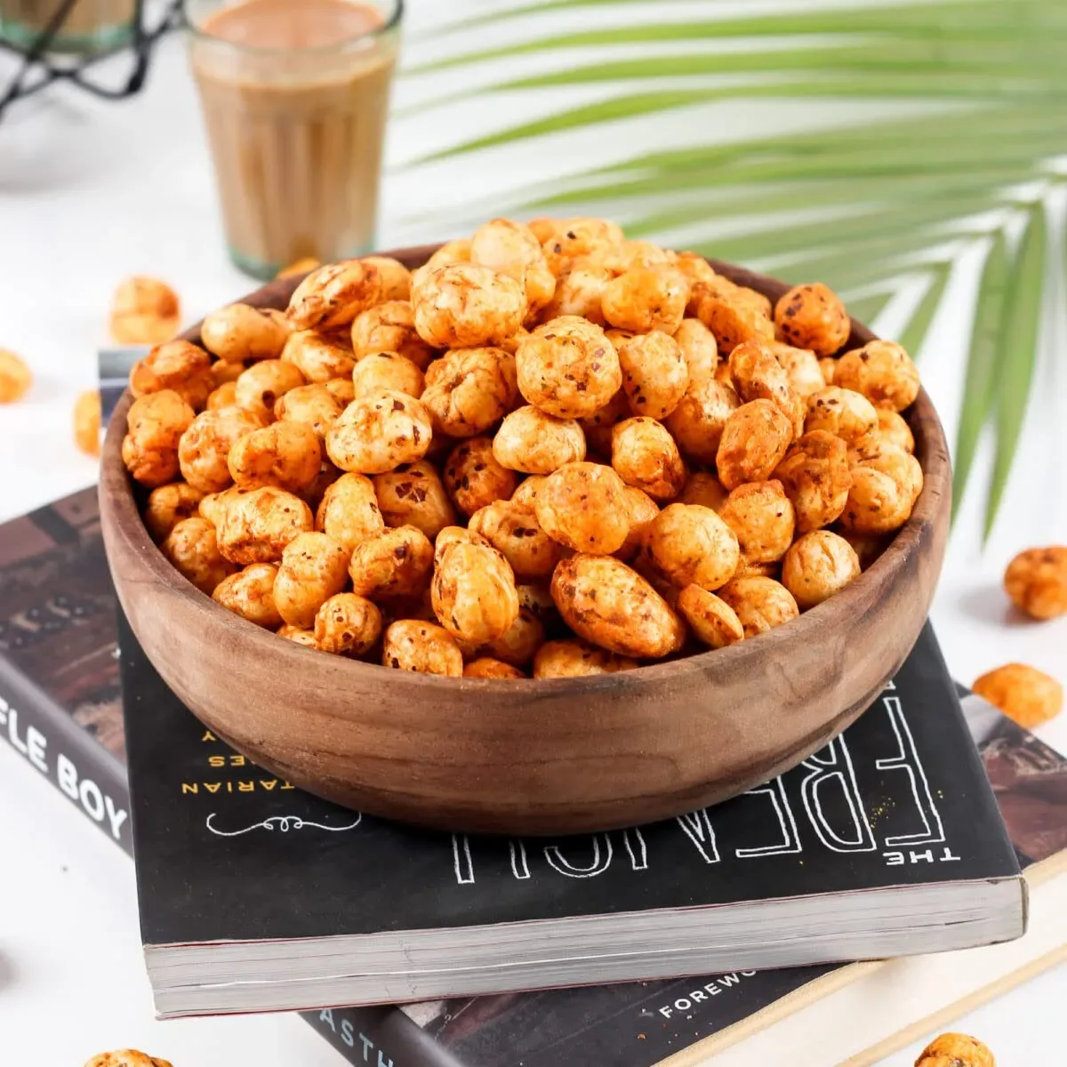 How does the flavor intensity of peri-peri makhana cater to adventurous snackers?