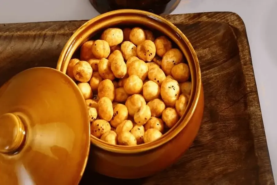 What are the health benefits of Makhana, and how can I incorporate it into my diet?