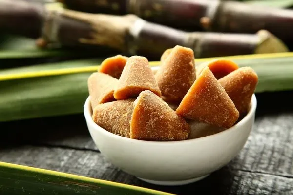 Exploring the Health Benefits of Jaggery: A Natural Sweetener with Numerous Advantages