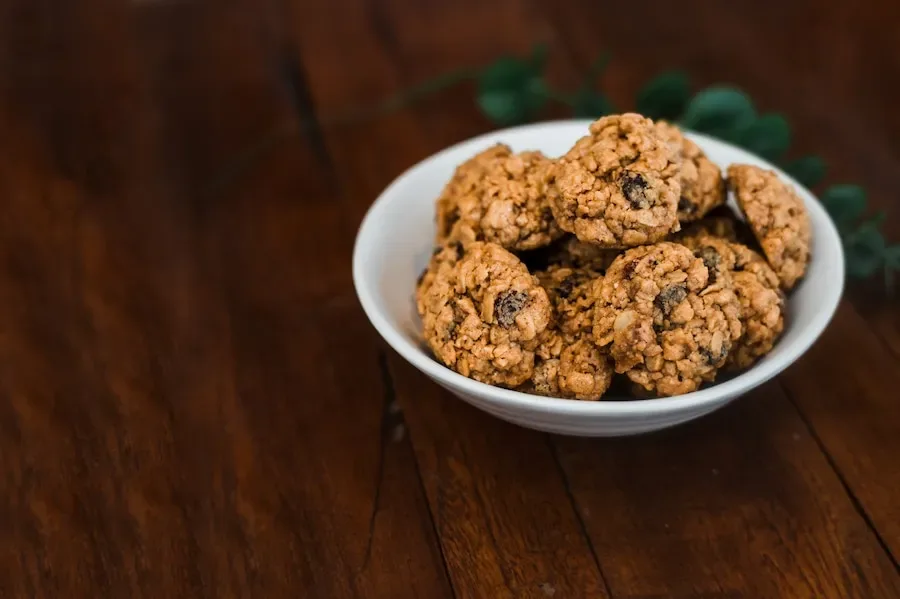 How to live a healthy life without abandoning snacking habits?