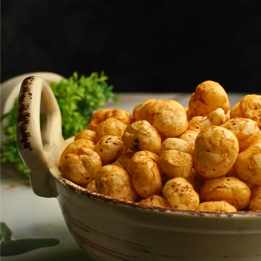 What makes peri-peri makhana a popular choice among spice enthusiasts?