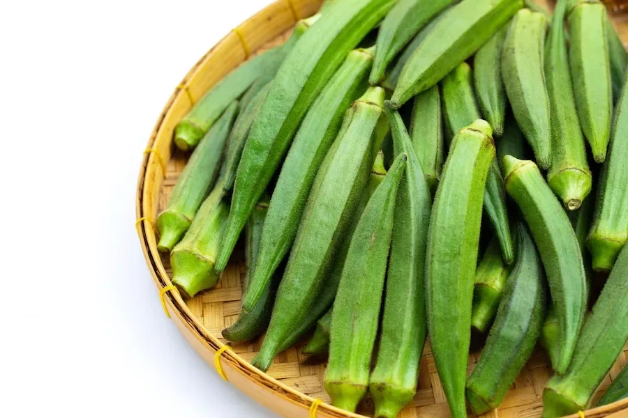 What are the health benefits of including bhindi in a balanced diet, according to culinary experts?