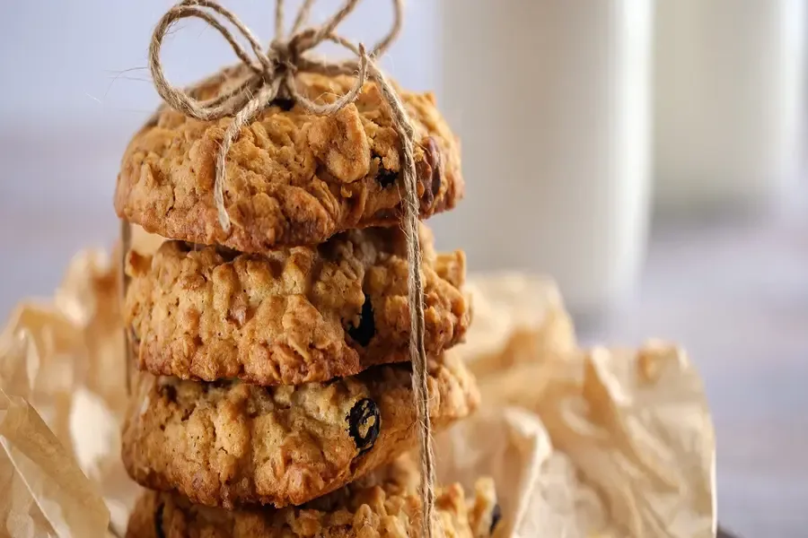How Do Oats and Jaggery Cookies Compare to Regular Cookies in Terms of Health Benefits?