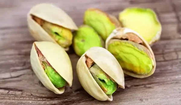 What are the Best Healthy Snack Options for Maintaining Energy Throughout the Day?