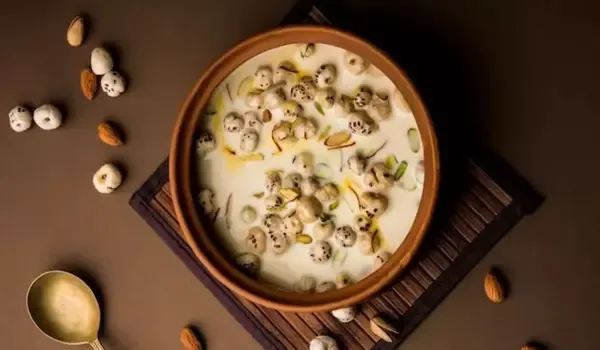 A Natural Way to Soothe Stress: The Benefits of Makhana with Milk for Mental Well-Being